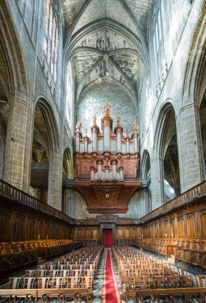 catedral de Narbona en un día