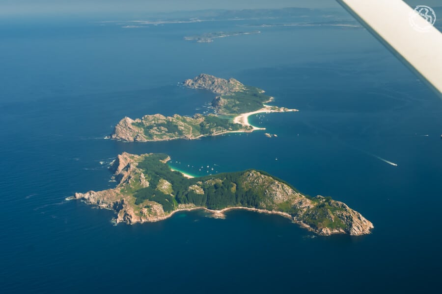 Islas cíes desde el aire excursión avioneta