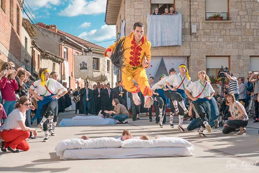 Fiesta del Colacho Burgos, donde viajar en junio en España