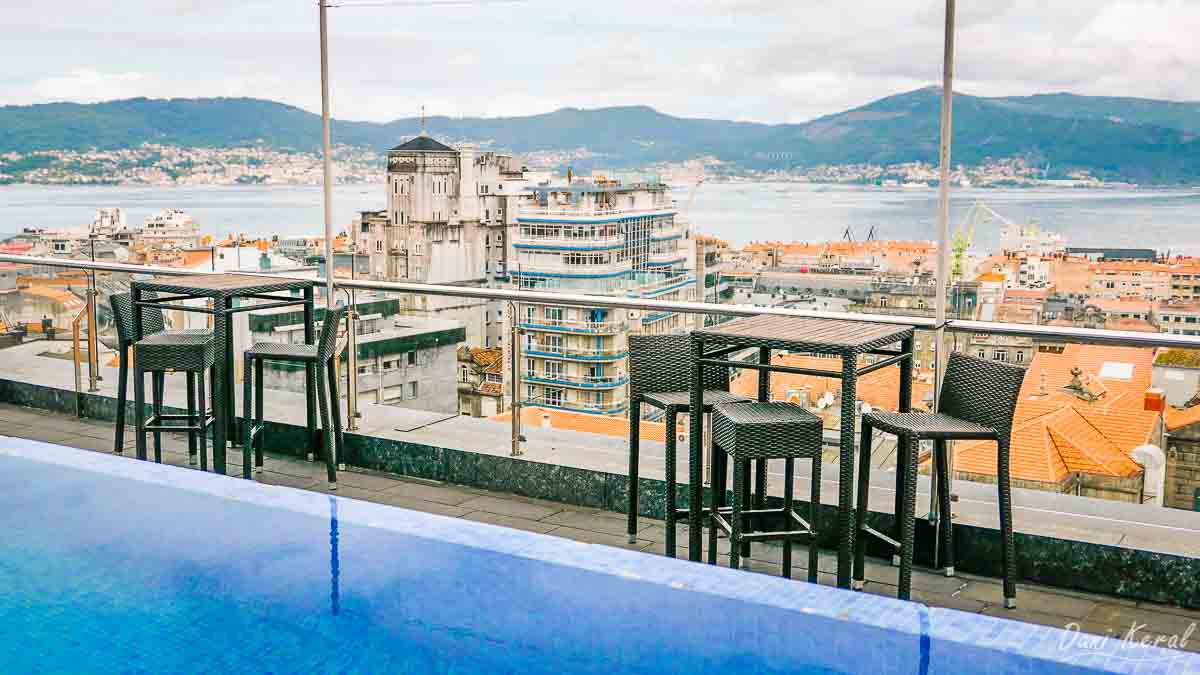 hotel donde dormir en Vigo barato con piscina spa luces de Navidad